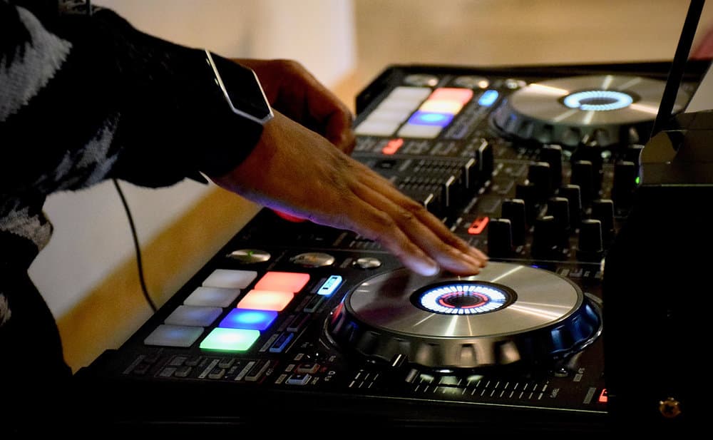INSIGHTFUL MANAGEMENT LESSONS FROM A DJ